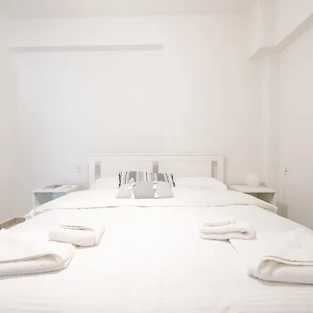 Ennea Suites-luna Apartman Flámbouras