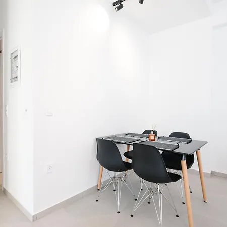 Ennea Suites-luna Flámbouras