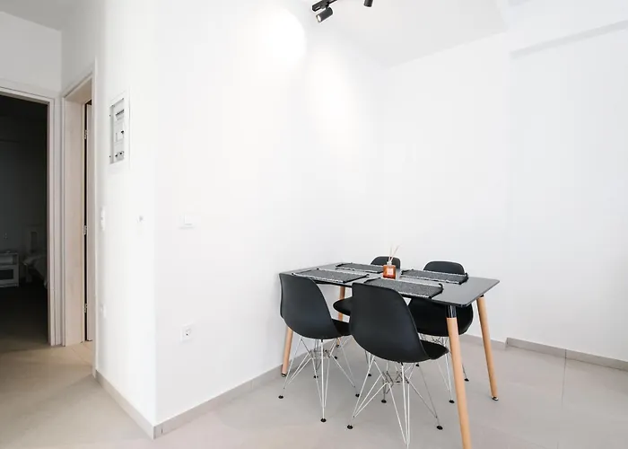 Ennea Suites-luna Flámbouras